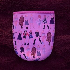 Pink “Taylor Swift” holder for iced coffee